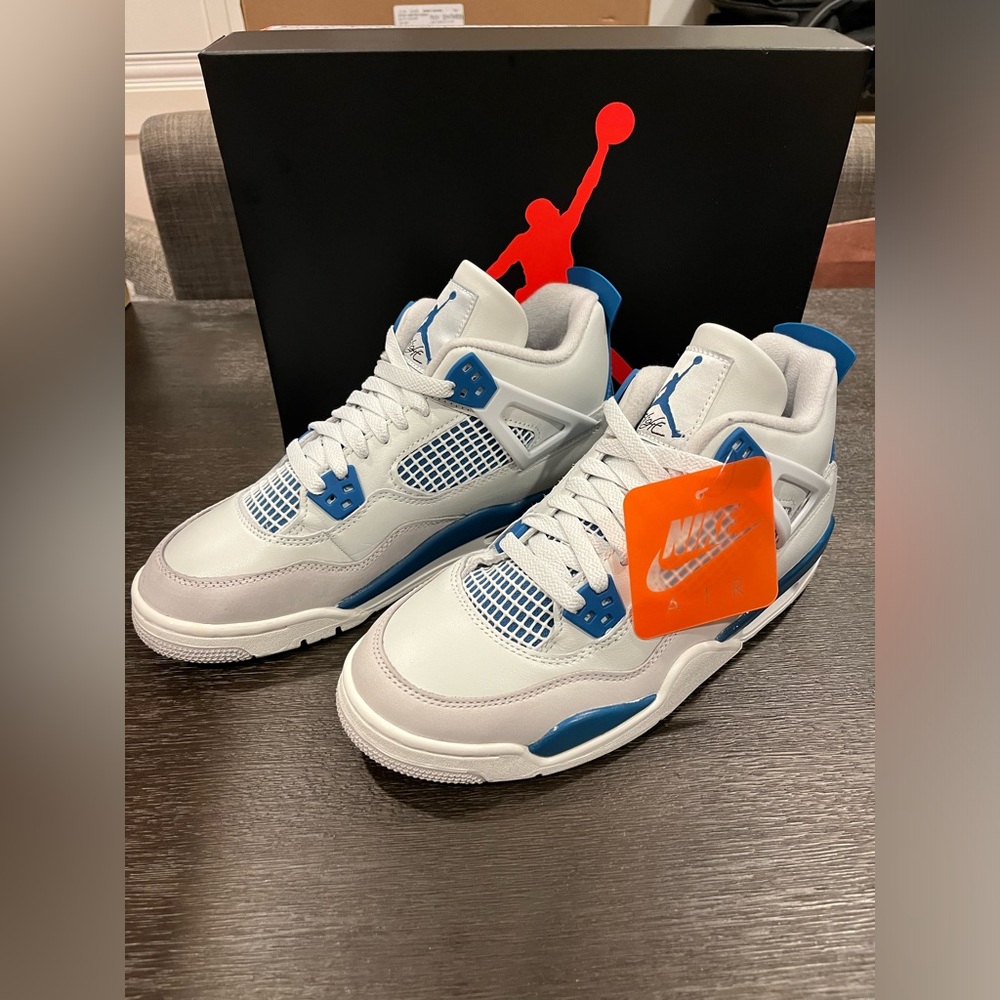 Air Jordan 4 Retro 'Military Blue' 2024